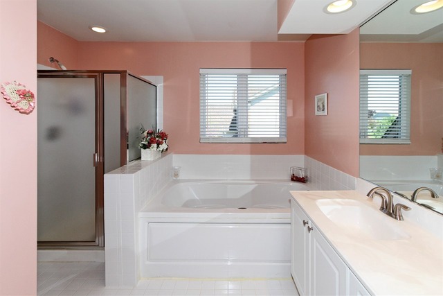 409 Inverness Drive Gurnee, IL 60031 - Photo 17 of 25 a bathroom with a tub sink and mirror