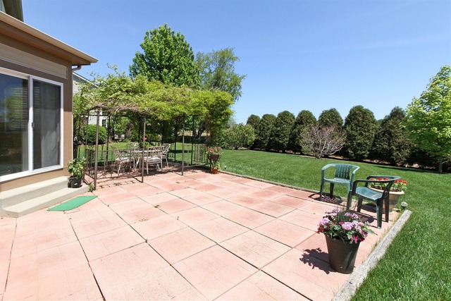 409 Inverness Drive Gurnee, IL 60031 - Photo 23 of 25 a backyard of a house with table and chairs