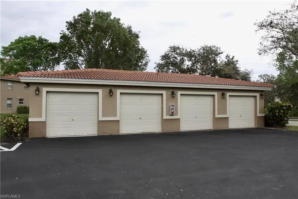 $2,900 | 6920 Huntington Lakes Circle, Unit 103, Naples, FL 34119