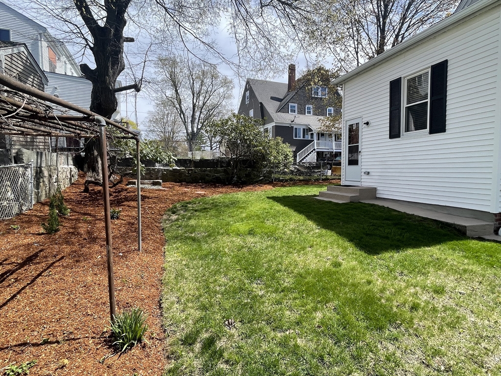 6 Poplar Street Milford, MA 01757 - Photo 4 of 33