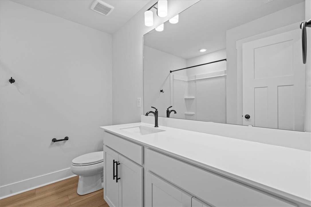 412 Crestcreek Drive Anderson, SC 29621 - Photo 24 of 36 Upstairs bathroom
