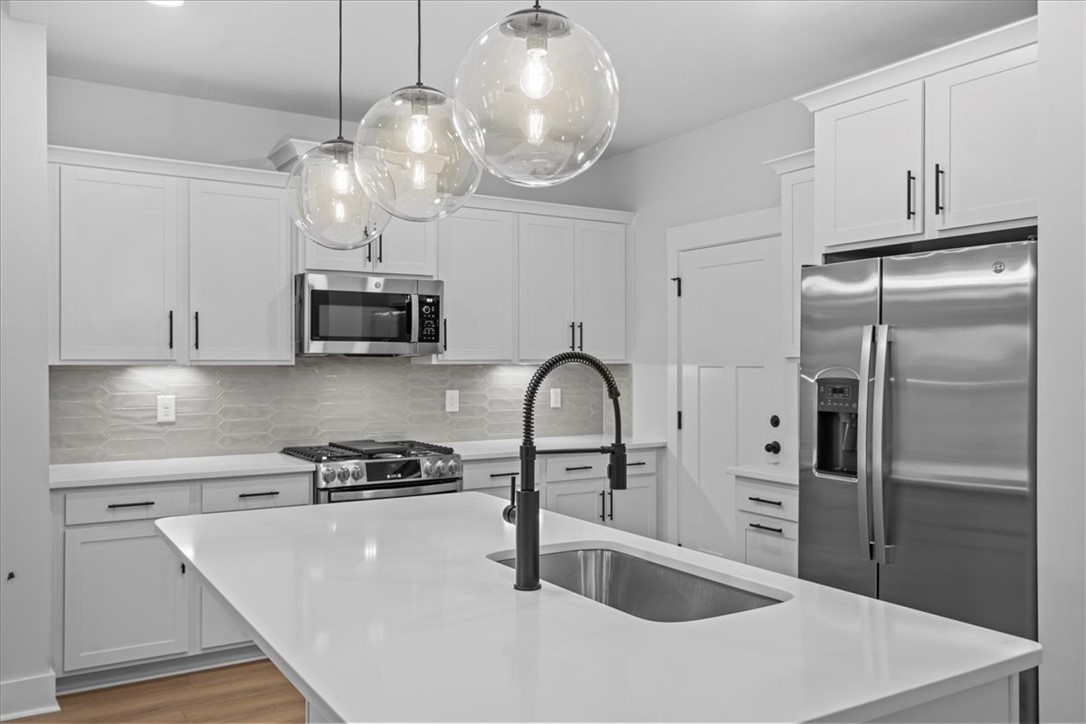 412 Crestcreek Drive Anderson, SC 29621 - Photo 9 of 36 All appliances included