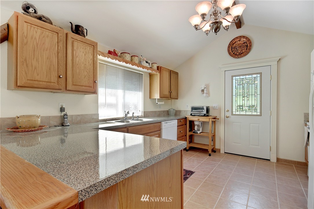 20409 Patterson Road East Orting, WA 98360 - Photo 8 of 25