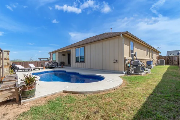 $530,000 | 107 Les Lane, Smithville, TX 78957