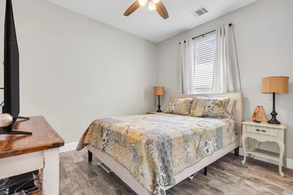 $530,000 | 107 Les Lane, Smithville, TX 78957