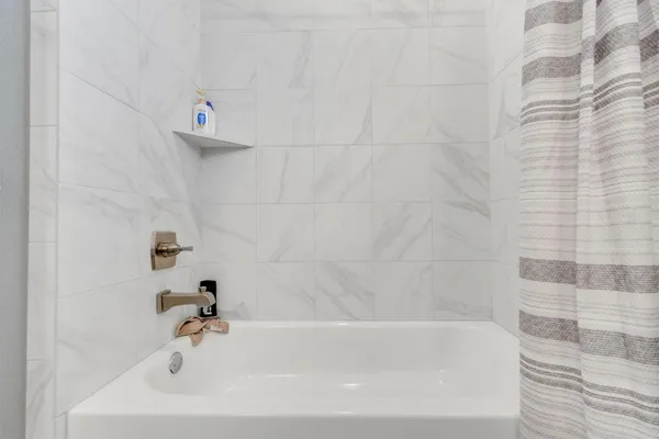 $530,000 | 107 Les Lane, Smithville, TX 78957