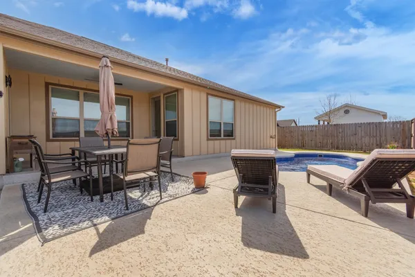 $530,000 | 107 Les Lane, Smithville, TX 78957