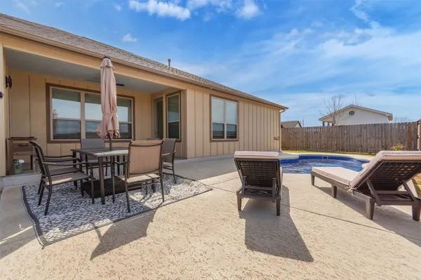 $530,000 | 107 Les Lane, Smithville, TX 78957