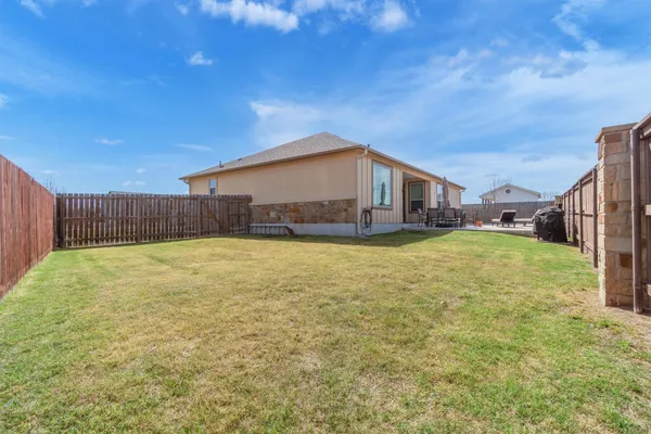 $530,000 | 107 Les Lane, Smithville, TX 78957