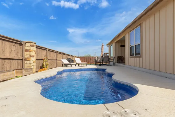 $530,000 | 107 Les Lane, Smithville, TX 78957