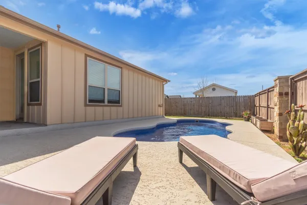 $530,000 | 107 Les Lane, Smithville, TX 78957