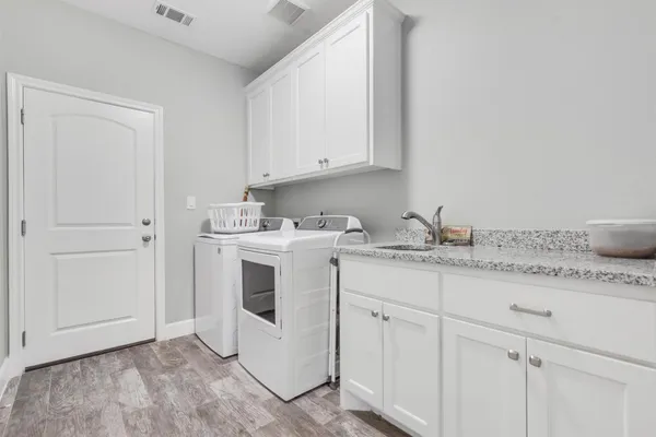 $530,000 | 107 Les Lane, Smithville, TX 78957