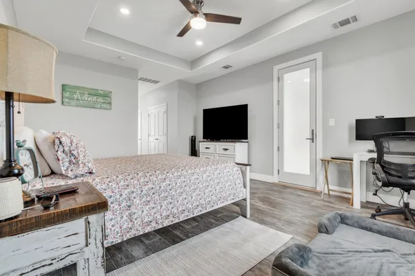 $530,000 | 107 Les Lane, Smithville, TX 78957