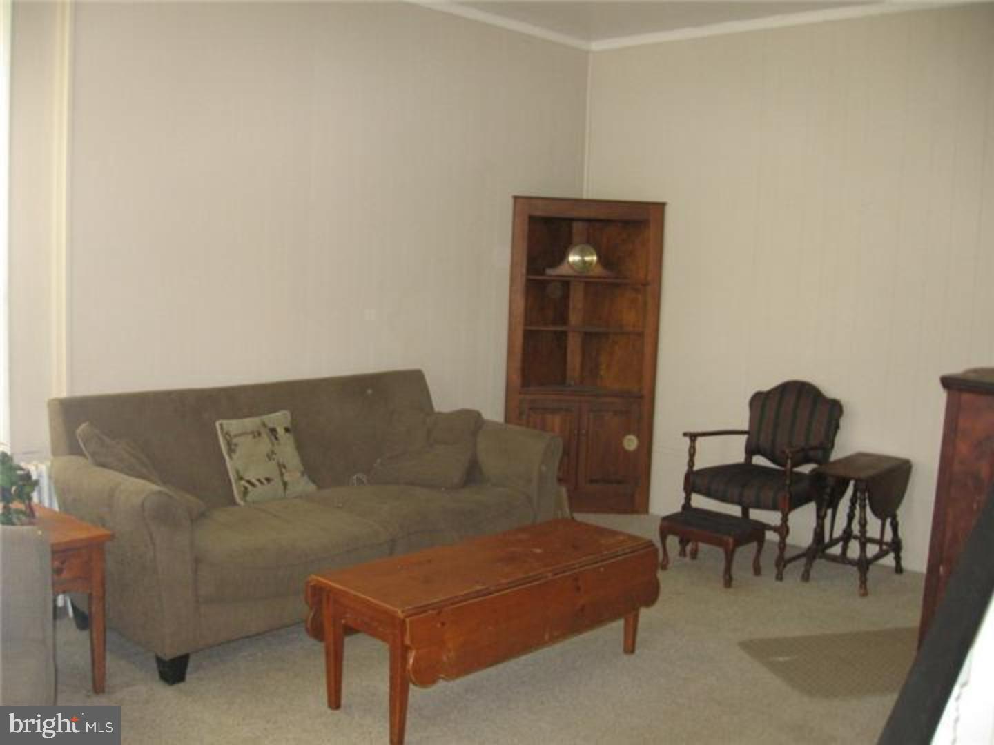 153 Hall Street Spring City, PA 19475 - Photo 5 of 12 Living Room