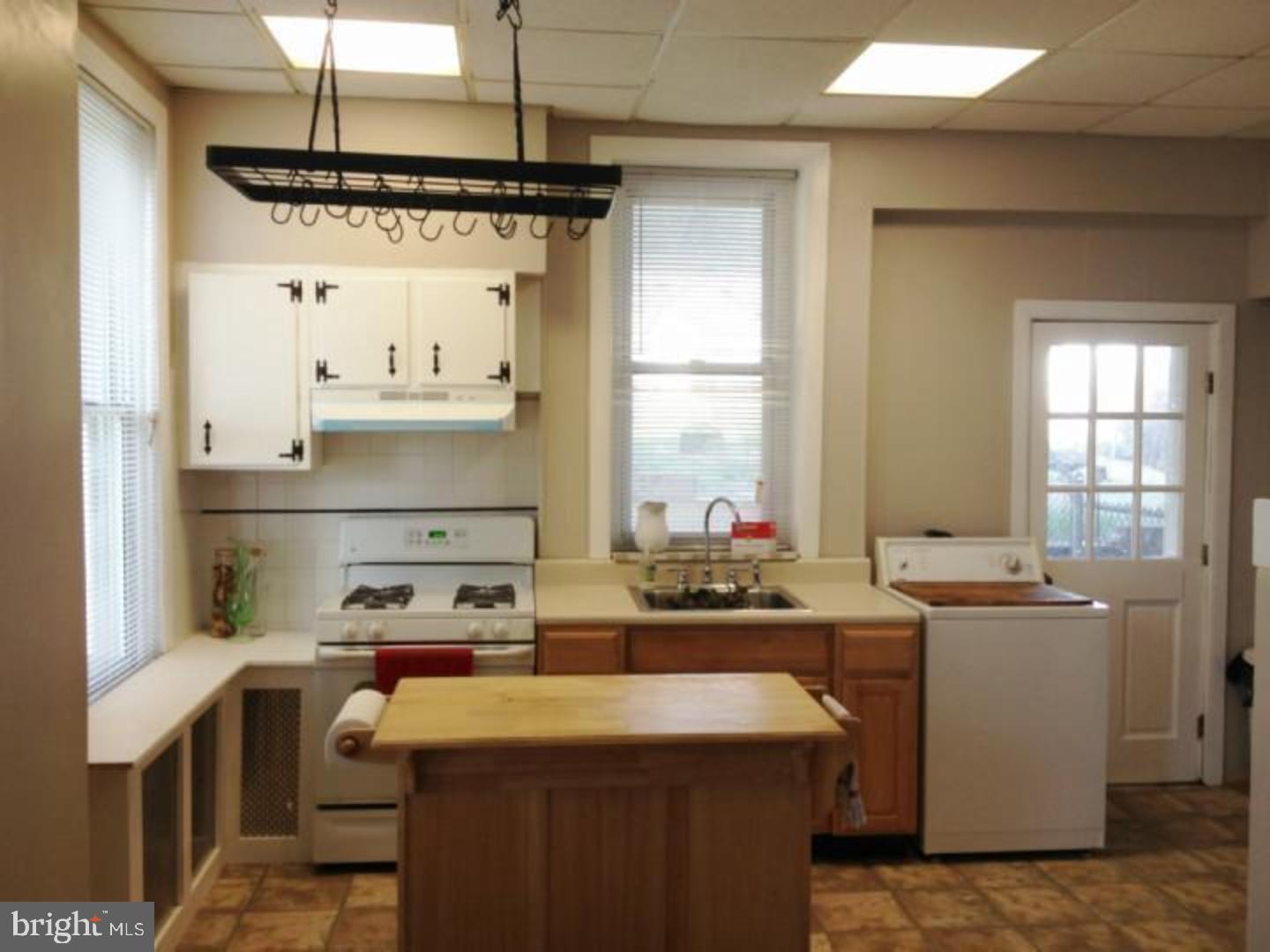 153 Hall Street Spring City, PA 19475 - Photo 8 of 12 Kitchen