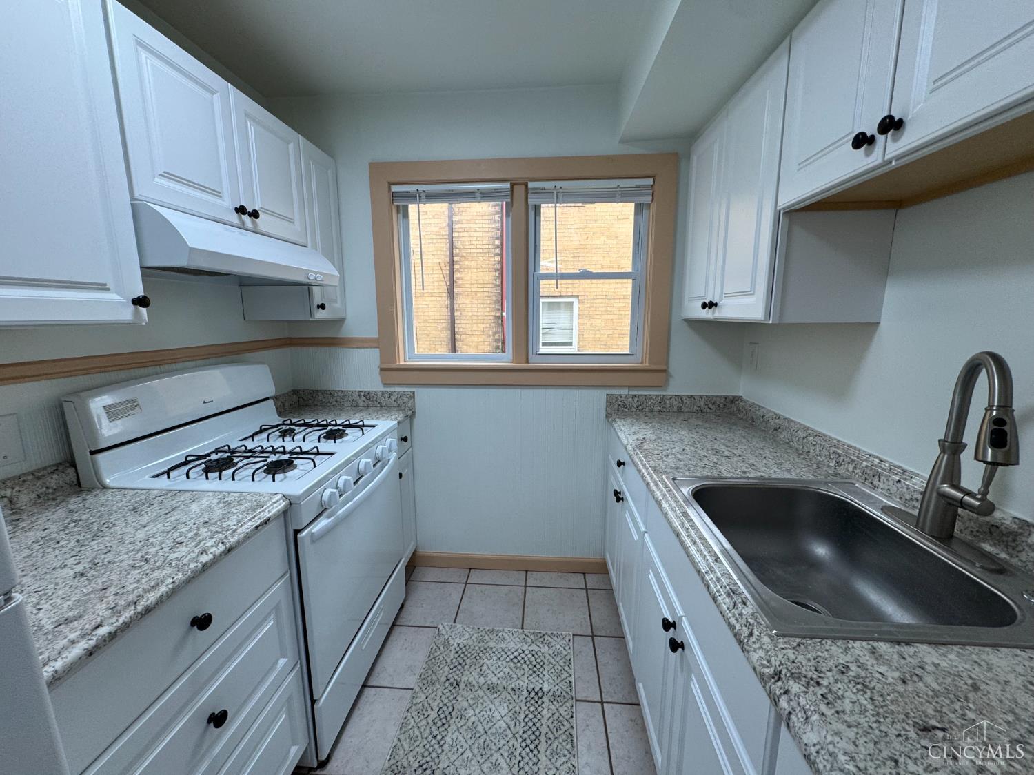 1589 Summit Road Cincinnati, OH 45237 - Photo 17 of 36