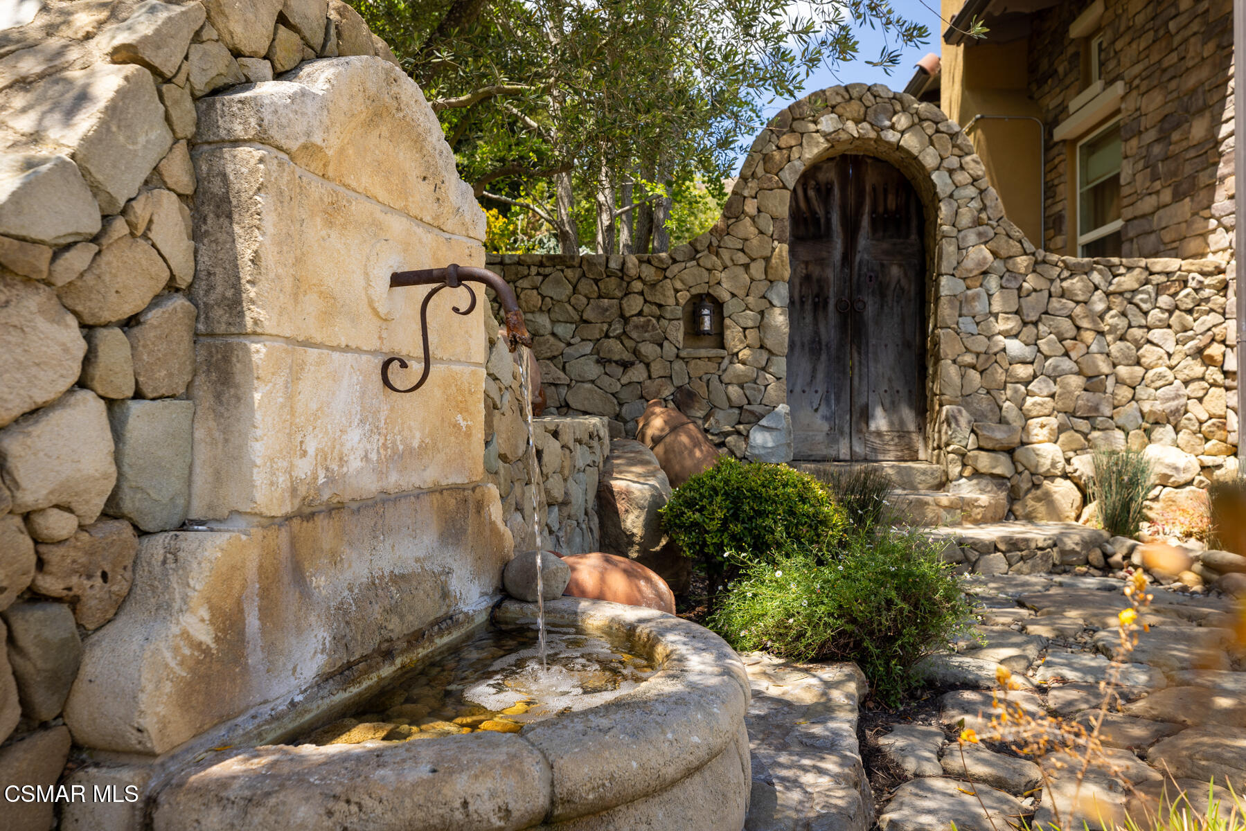5006 Read Road Thousand Oaks, CA 93021 - Photo 5 of 63 Water Feature in Front