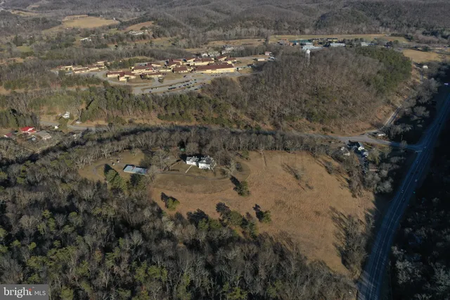 a view of lot of trees and houses