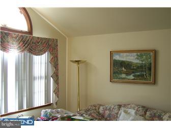 11 Hillendale Road Perkasie, PA 18944 - Photo 3 of 7 Living Room