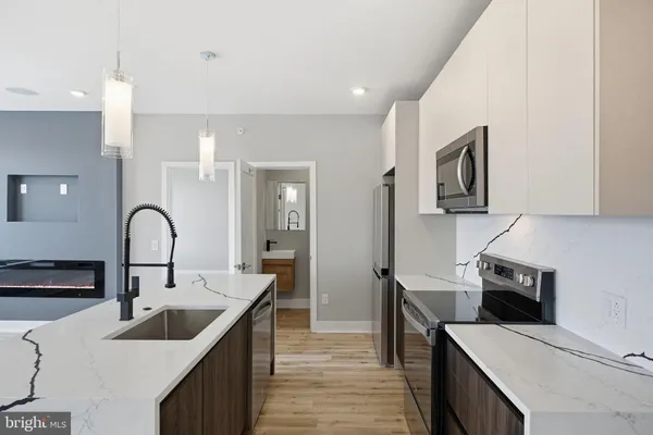 $1,800 | 1000 West Girard Avenue, Unit A1026, Philadelphia, PA 19123