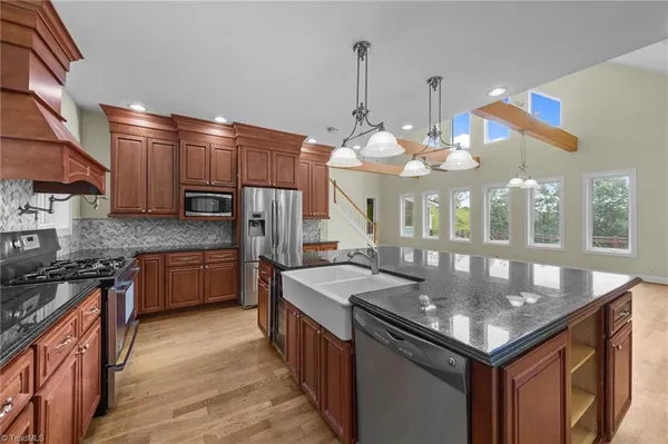 $899,900 | 553 Waterside Drive, Yanceyville, NC 27379