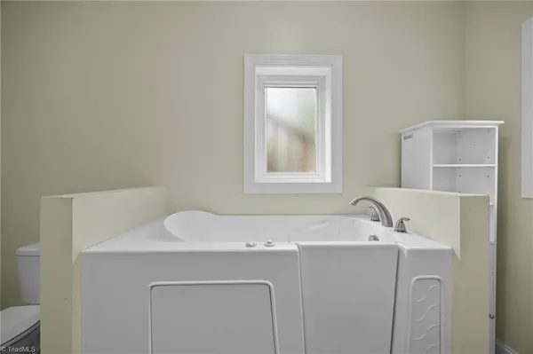 $899,900 | 553 Waterside Drive, Yanceyville, NC 27379