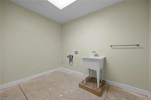 $899,900 | 553 Waterside Drive, Yanceyville, NC 27379