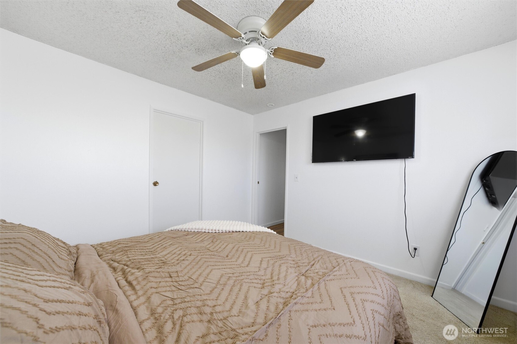 762 South 2nd Avenue Connell, WA 99326 - Photo 15 of 20 a bedroom with a bed and a flat screen tv