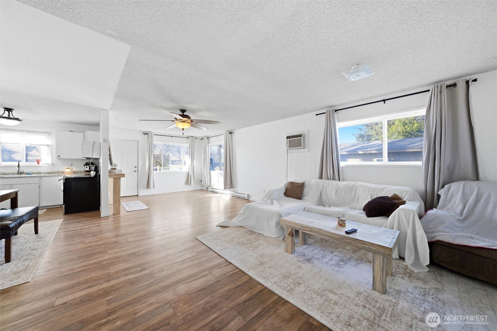 762 South 2nd Avenue Connell, WA 99326 - Photo 9 of 20 a living room with furniture and a large window