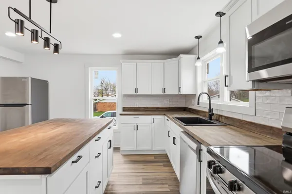 $224,900 | 1603 Summit Street, New Haven, IN 46774