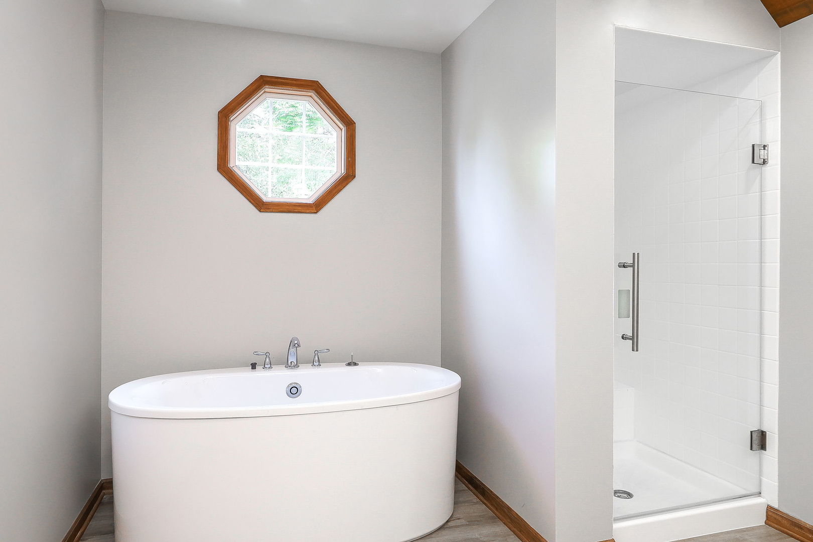 841 Turnbridge Circle Naperville, IL 60540 - Photo 20 of 39 a white bath tub sitting next to a white sink