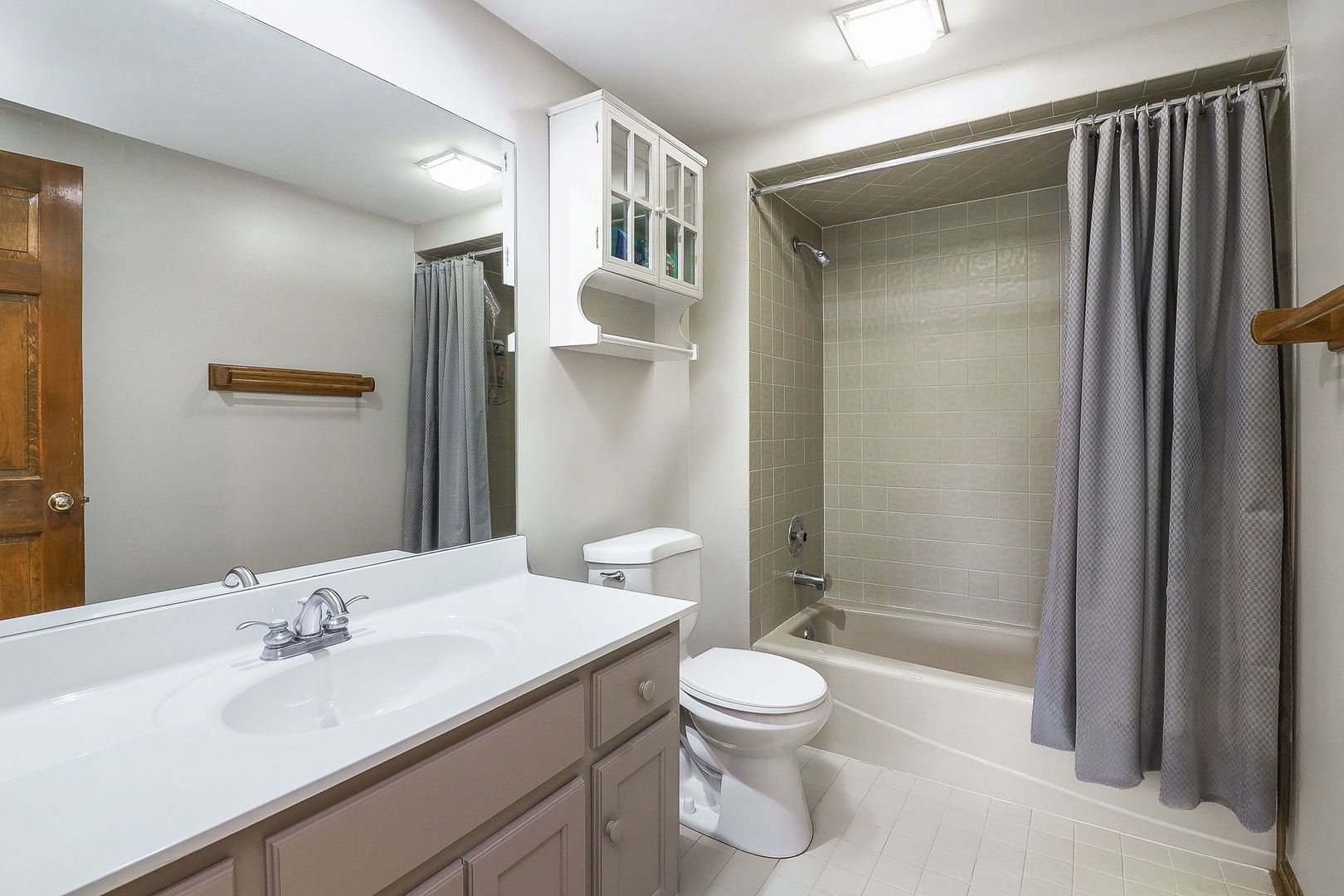 841 Turnbridge Circle Naperville, IL 60540 - Photo 23 of 39 a bathroom with a sink a toilet and shower