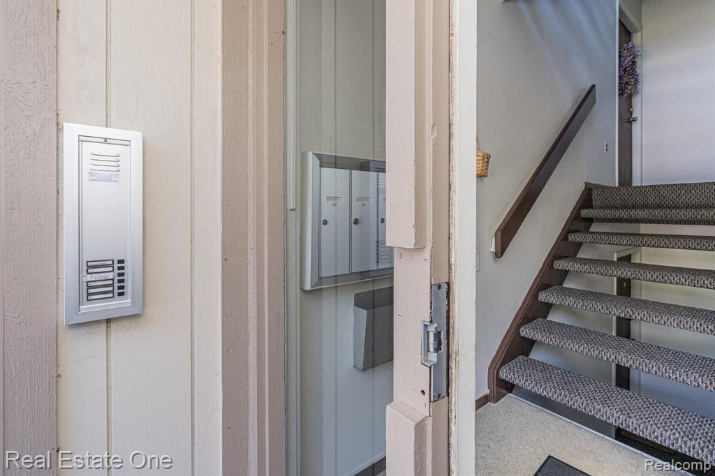 1677 Riverside Drive, Unit 16 Rochester Hills, MI 48309 - Photo 23 of 31