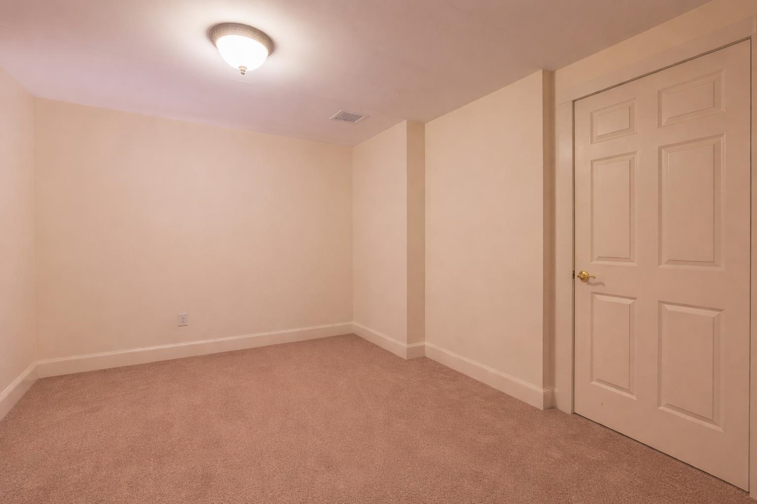 7 Chester Road, Unit 212 Derry, NH 03038 - Photo 22 of 38