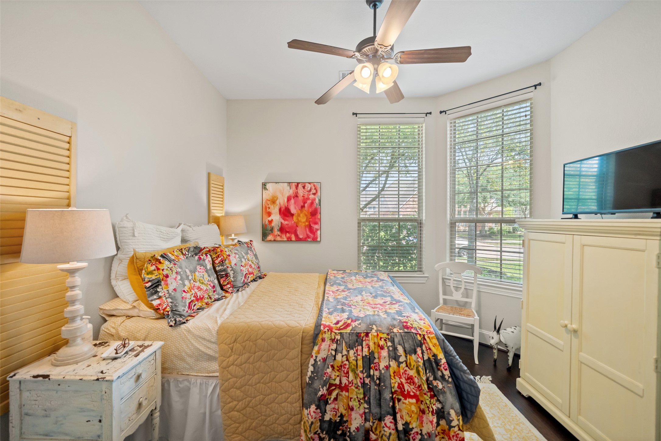 17707 Retreat Ridge Lane Houston, TX 77095 - Photo 21 of 32 This bdrm has the full bath with shower within the bdrm area