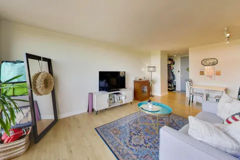 $155,000 | 4343 North Clarendon Avenue, Unit 1408, Chicago, IL 60613