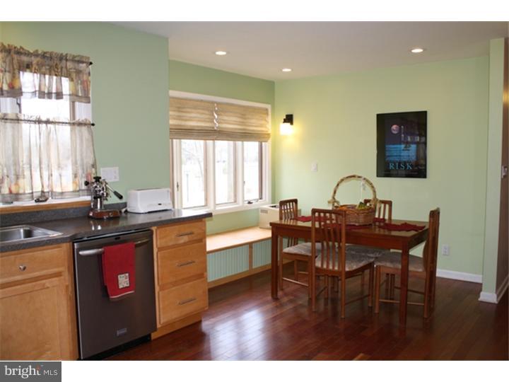 908 Crest Road Lansdale, PA 19446 - Photo 4 of 21 Breakfast Room