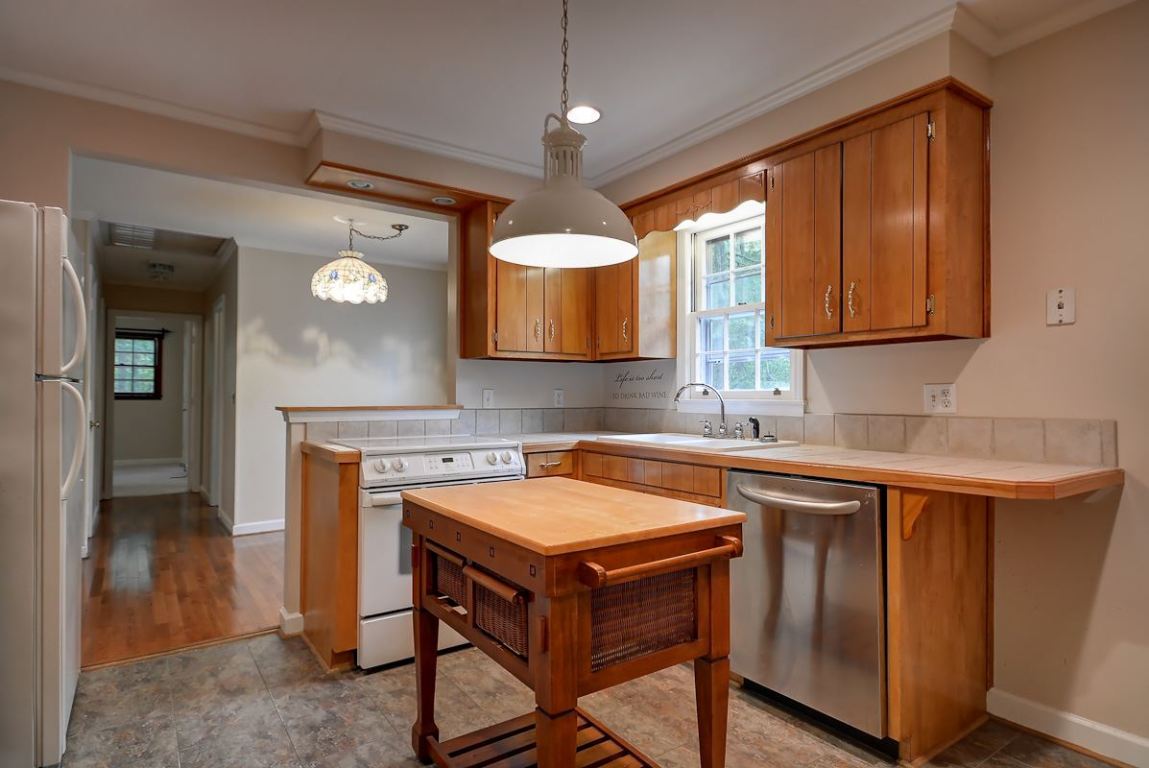 110 University Drive Seneca, SC 29678 - Photo 4 of 24