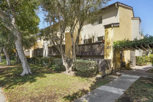 a view of a yard in front of a house