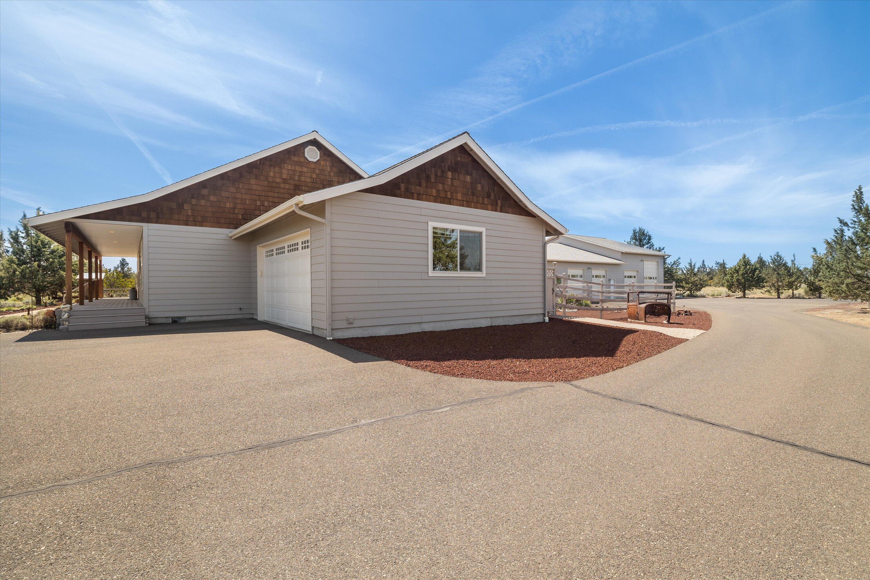 5585 Southwest Rim Road Terrebonne, OR 97760 - Photo 30 of 48 Asphalt Driveway