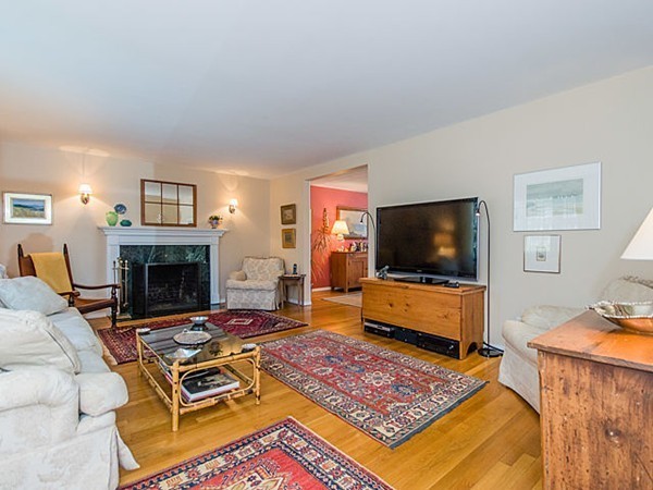 30 Lockeland Road Winchester, MA 01890 - Photo 3 of 13 Gallery Image 3