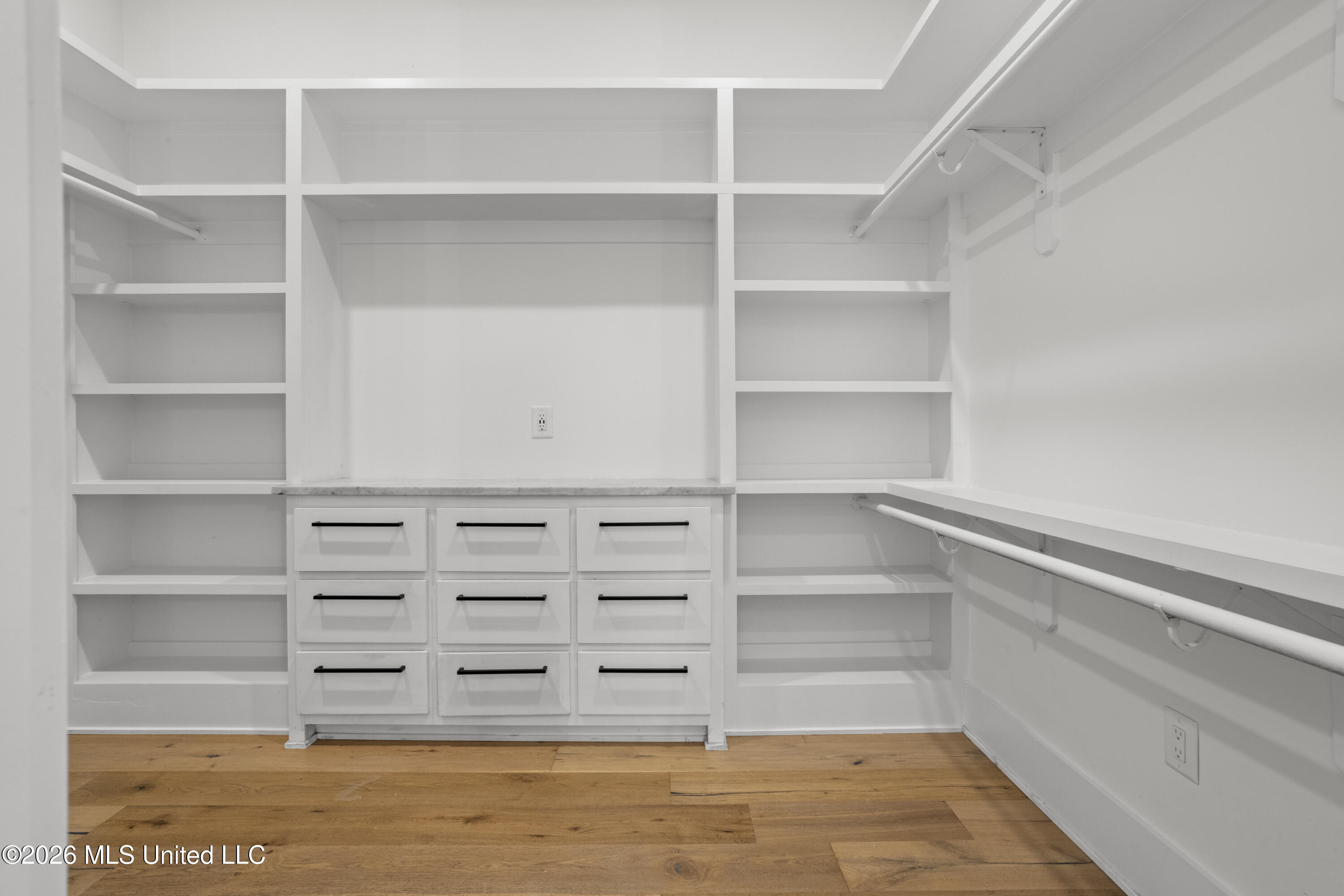 305 Beach Hill Road Ocean Springs, MS 39564 - Photo 31 of 63 Walk-in Closet 1