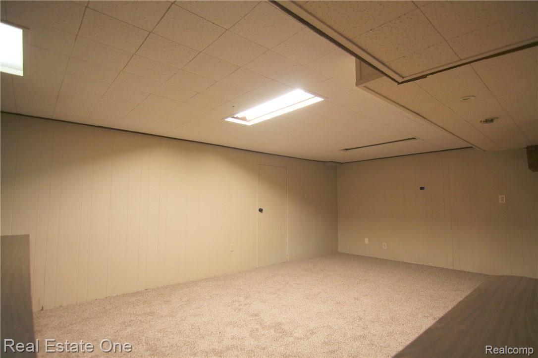 132 South Roslyn Road Waterford, MI 48328 - Photo 3 of 20 Roslyn Basement 3.jpg