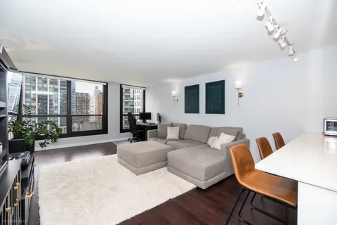 $425,000 | 1030 North State Street, Unit 8J, Chicago, IL 60610