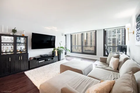 $425,000 | 1030 North State Street, Unit 8J, Chicago, IL 60610