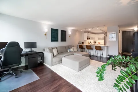 $425,000 | 1030 North State Street, Unit 8J, Chicago, IL 60610