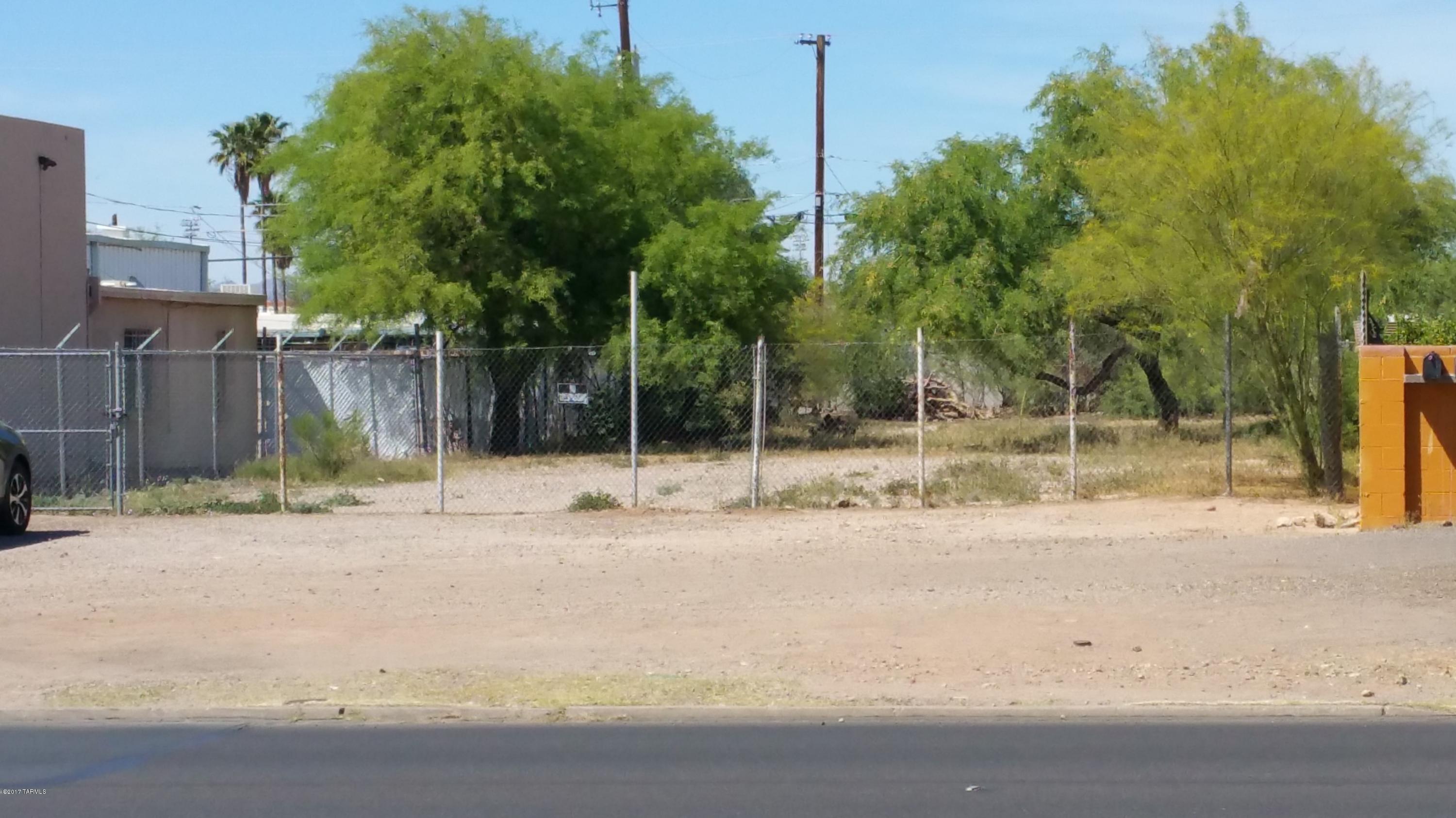 208 West Fort Lowell Road Tucson, AZ 85705 - Photo 1 of 3