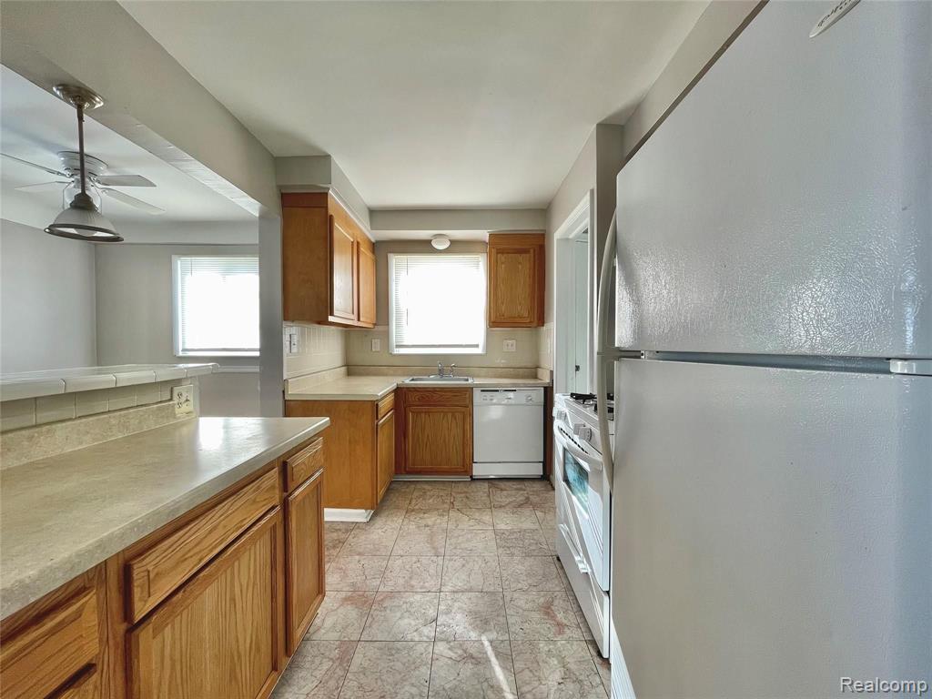22005 David Avenue Eastpointe, MI 48021 - Photo 7 of 19