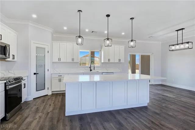 $489,900 | 6920 Longmeadow Drive, Pahrump, NV 89061