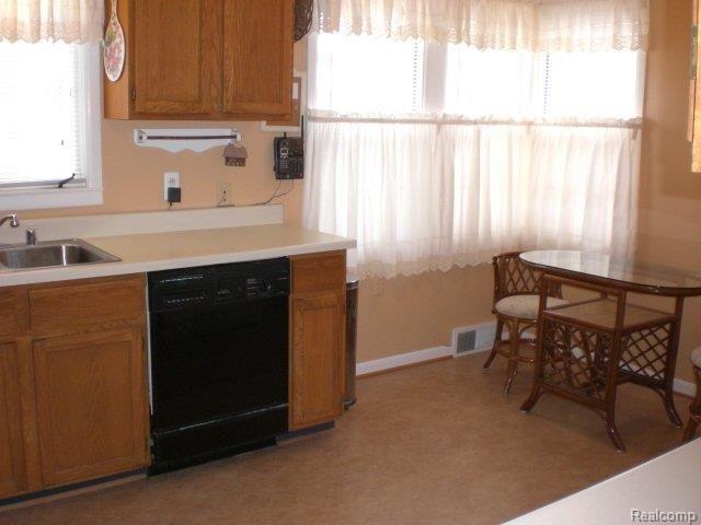 435 Taylor Avenue Rochester, MI 48307 - Photo 15 of 18 inter10.JPG